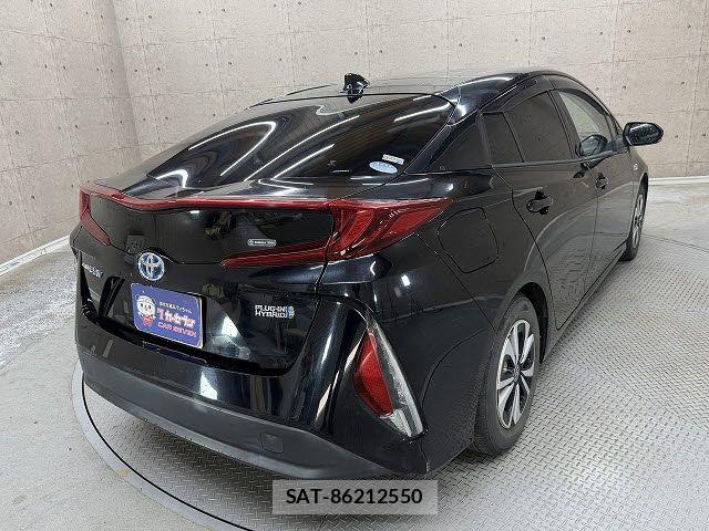 Toyota PRIUS PHV 2017-08 6816701-2