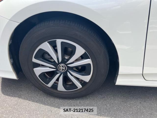 Toyota PRIUS PHV 2017-09 6911578-12