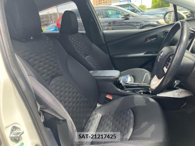 Toyota PRIUS PHV 2017-09 6911578-16