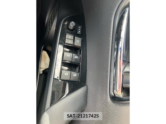 Toyota PRIUS PHV 2017-09 6911578-24