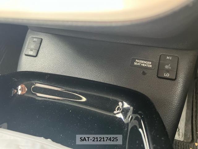Toyota PRIUS PHV 2017-09 6911578-25
