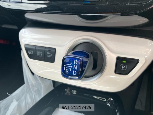 Toyota PRIUS PHV 2017-09 6911578-26