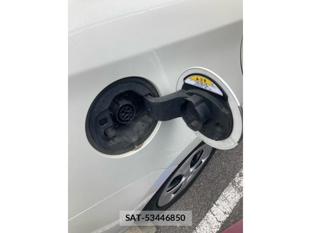 Toyota PRIUS PHV 2012-05 6911586-24