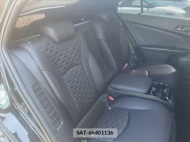 Toyota PRIUS PHV 2017-06 6911571-10