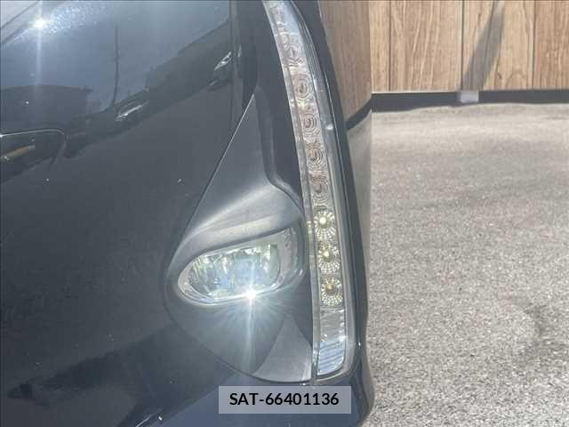 Toyota PRIUS PHV 2017-06 6911571-14