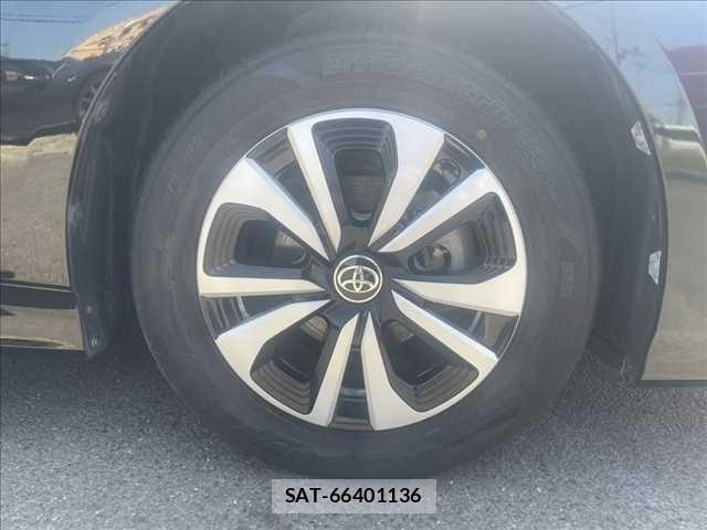 Toyota PRIUS PHV 2017-06 6911571-15