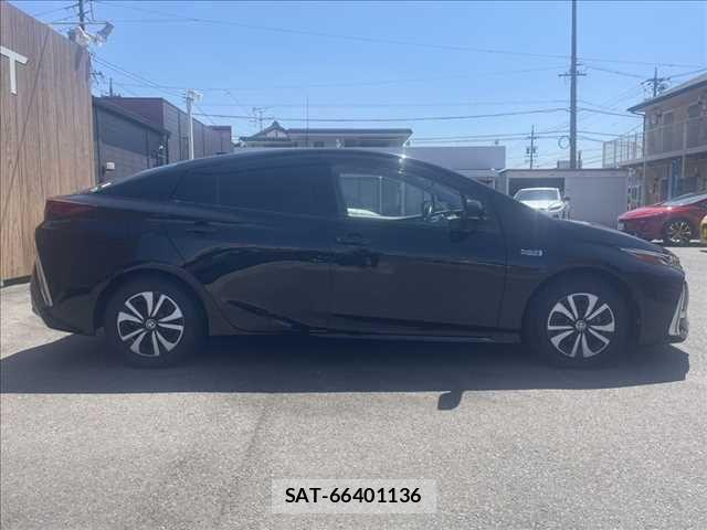 Toyota PRIUS PHV 2017-06 6911571-18