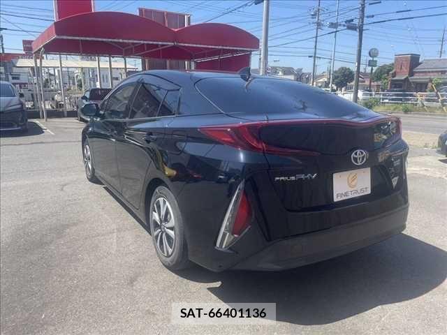 Toyota PRIUS PHV 2017-06 6911571-21