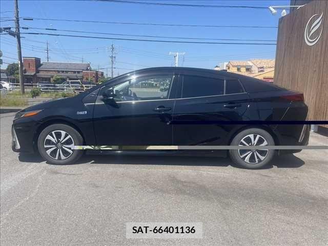 Toyota PRIUS PHV 2017-06 6911571-22