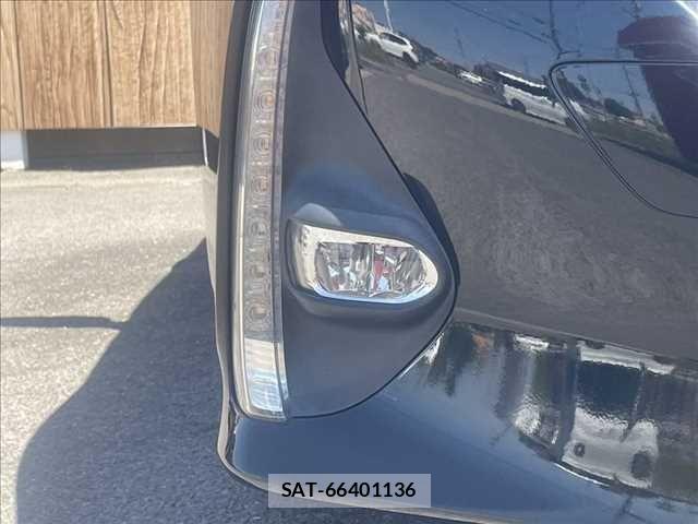 Toyota PRIUS PHV 2017-06 6911571-26