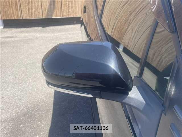 Toyota PRIUS PHV 2017-06 6911571-28
