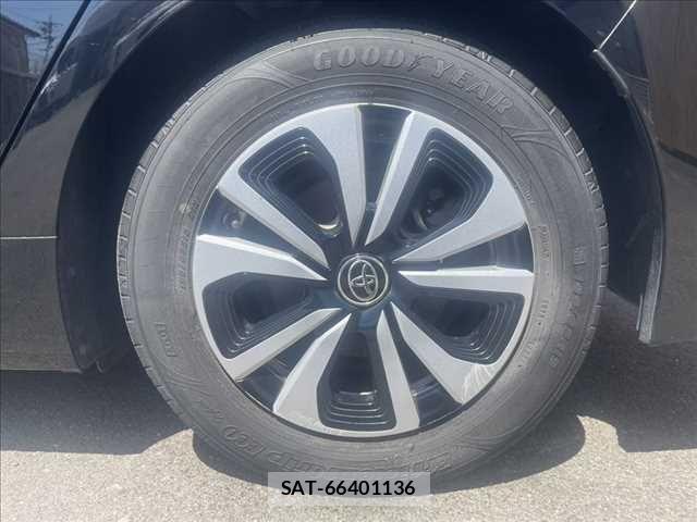 Toyota PRIUS PHV 2017-06 6911571-29