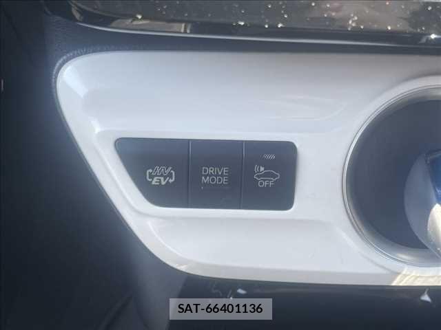 Toyota PRIUS PHV 2017-06 6911571-7
