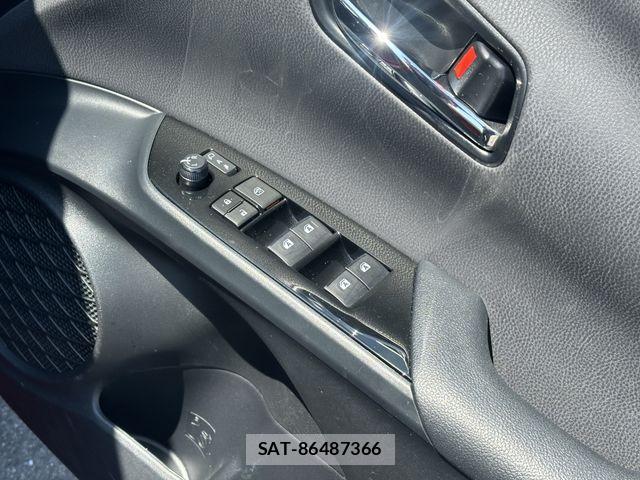 Toyota PRIUS PHV 2017-05 6911572-12