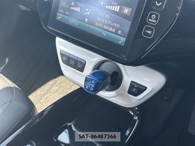 Toyota PRIUS PHV 2017-05 6911572-13