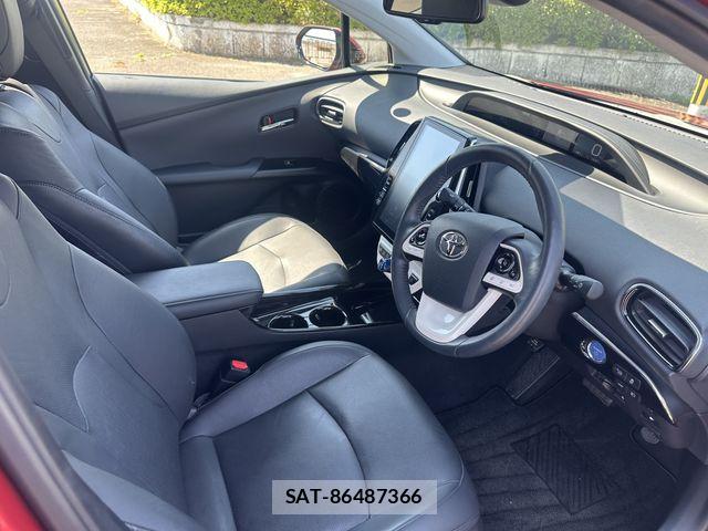 Toyota PRIUS PHV 2017-05 6911572-14