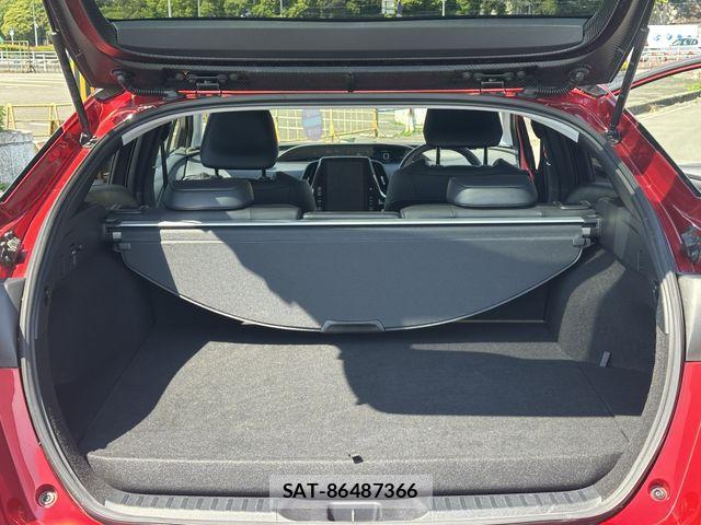 Toyota PRIUS PHV 2017-05 6911572-16