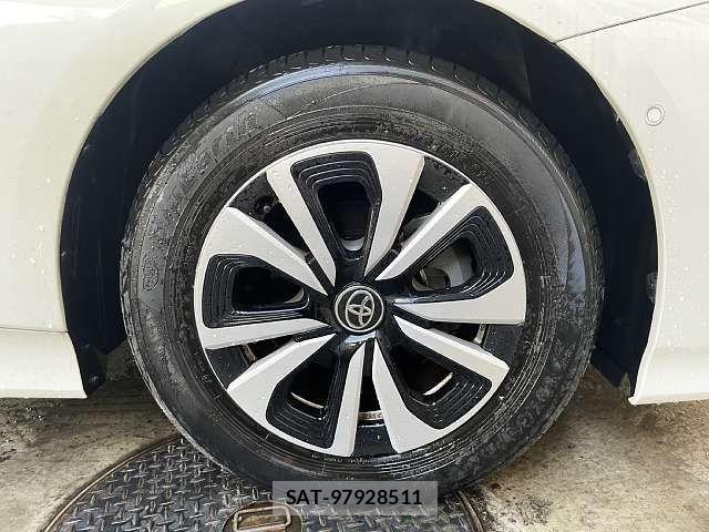 Toyota PRIUS PHV 2017-05 6997485-3