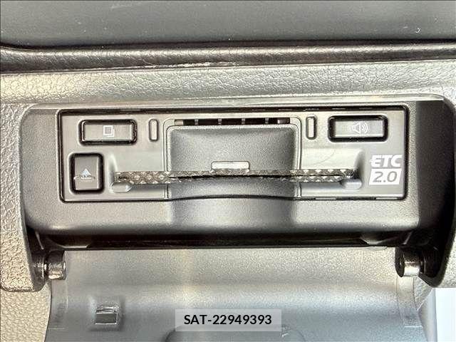 Toyota PRIUS PHV 2023-06 6997482-15