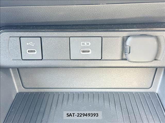 Toyota PRIUS PHV 2023-06 6997482-26