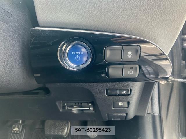Toyota PRIUS PHV 2017-06 6997490-11