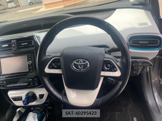 Toyota PRIUS PHV 2017-06 6997490-12