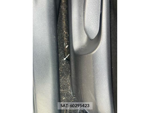 Toyota PRIUS PHV 2017-06 6997490-13