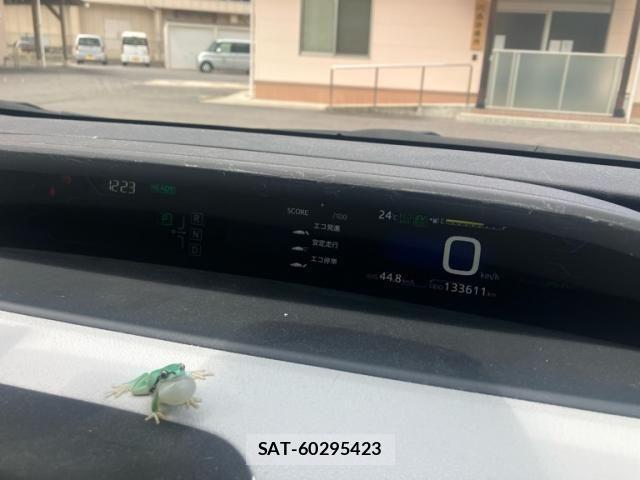 Toyota PRIUS PHV 2017-06 6997490-15