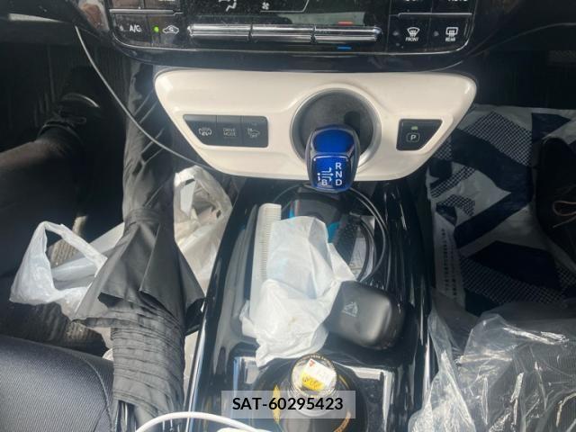 Toyota PRIUS PHV 2017-06 6997490-19