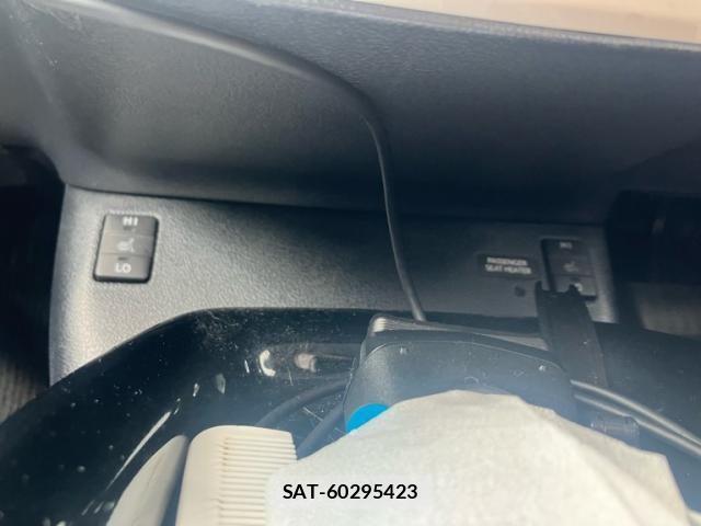Toyota PRIUS PHV 2017-06 6997490-21