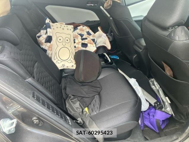 Toyota PRIUS PHV 2017-06 6997490-22