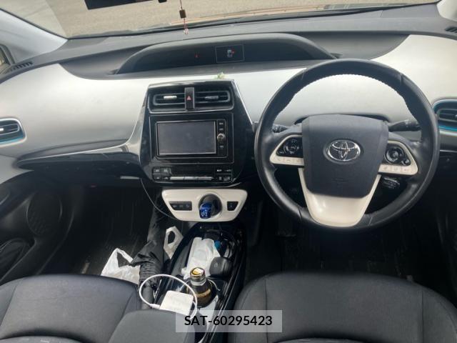 Toyota PRIUS PHV 2017-06 6997490-23