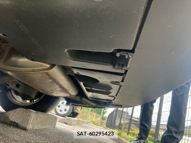Toyota PRIUS PHV 2017-06 6997490-25