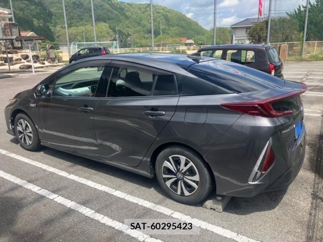 Toyota PRIUS PHV 2017-06 6997490-2
