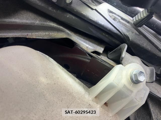 Toyota PRIUS PHV 2017-06 6997490-29
