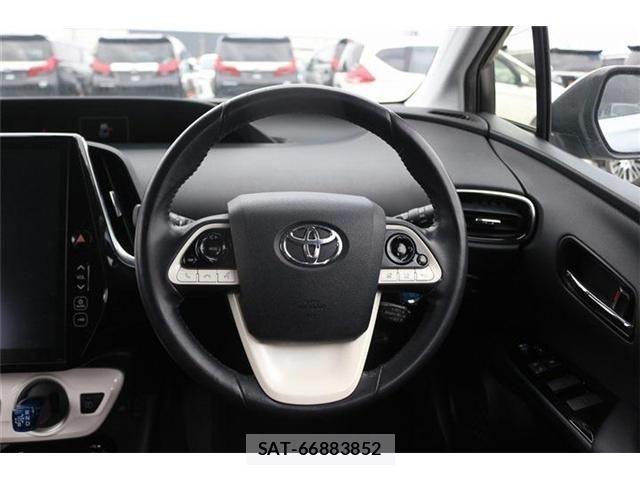 Toyota PRIUS PHV 2019-05 7021314-15