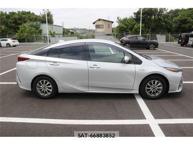 Toyota PRIUS PHV 2019-05 7021314-7