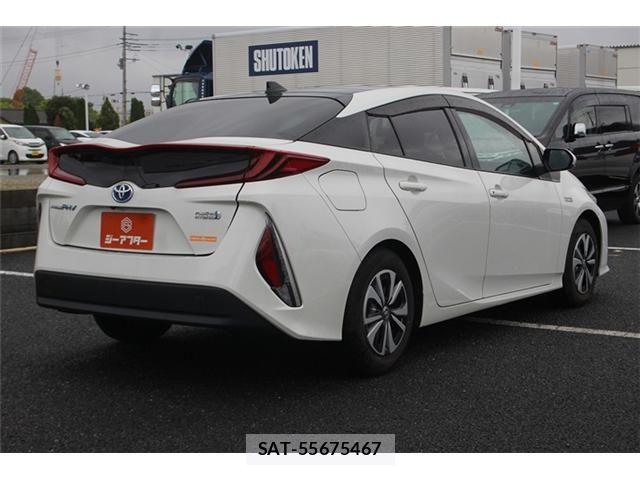 Toyota PRIUS PHV 2019-02 7060344-13