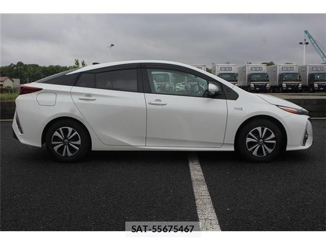 Toyota PRIUS PHV 2019-02 7060344-14