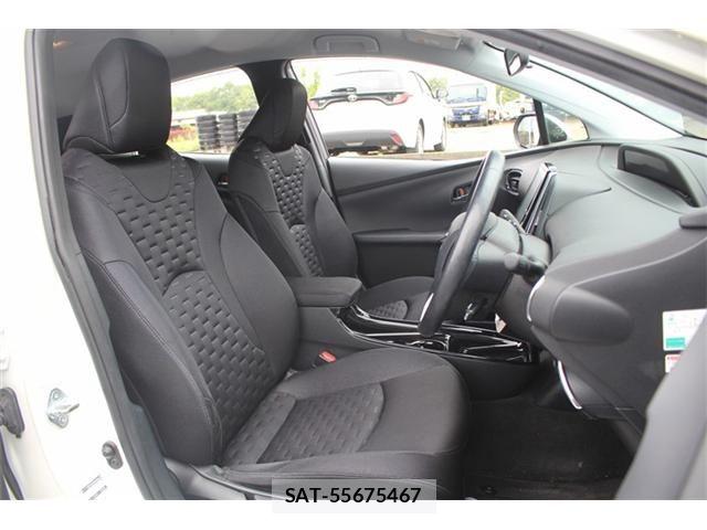 Toyota PRIUS PHV 2019-02 7060344-23