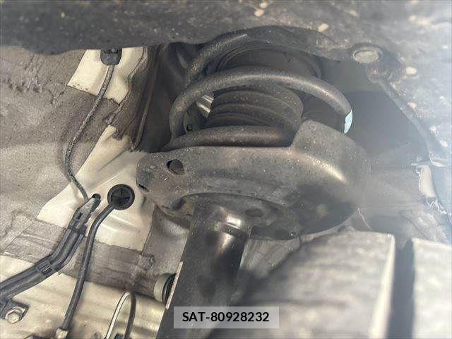 Toyota PRIUS PHV 2023-07 7060338-13
