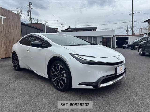 Toyota PRIUS PHV 2023-07 7060338-15