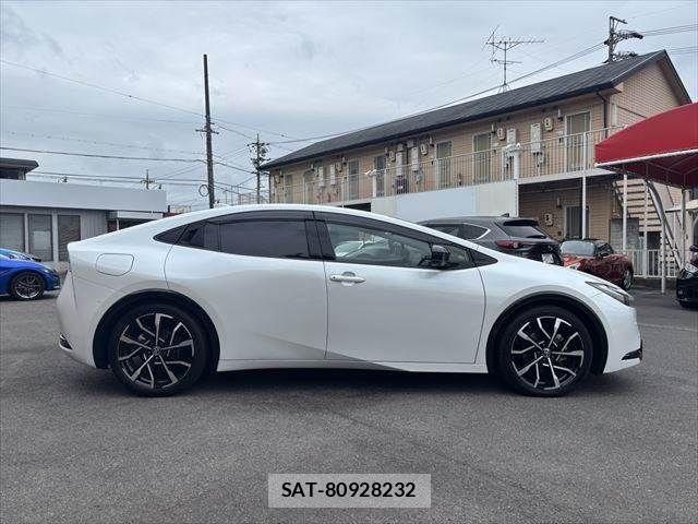 Toyota PRIUS PHV 2023-07 7060338-16