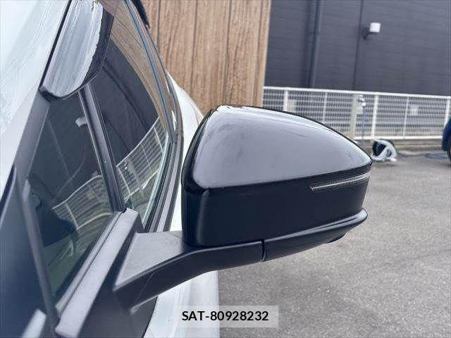 Toyota PRIUS PHV 2023-07 7060338-23