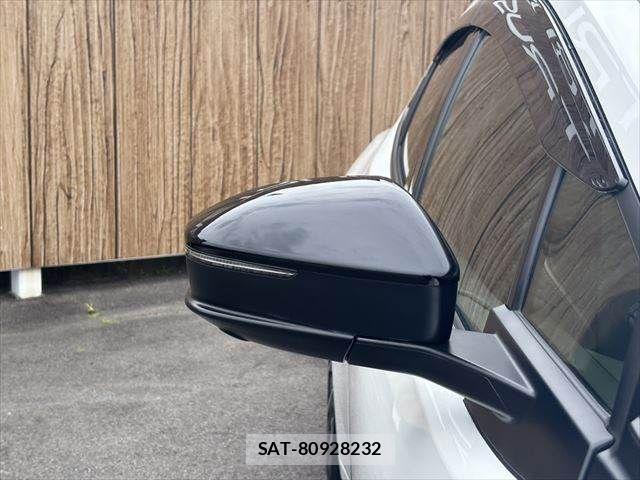 Toyota PRIUS PHV 2023-07 7060338-24