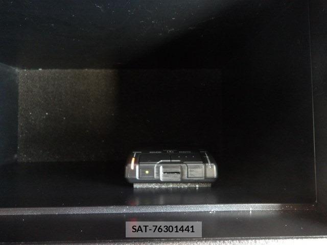 Toyota PRIUS PHV 2018-03 7060340-13