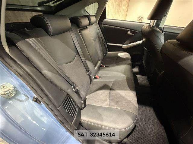 Toyota PRIUS PHV 2012-02 7060341-9