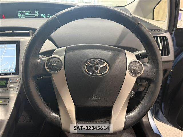 Toyota PRIUS PHV 2012-02 7060341-13