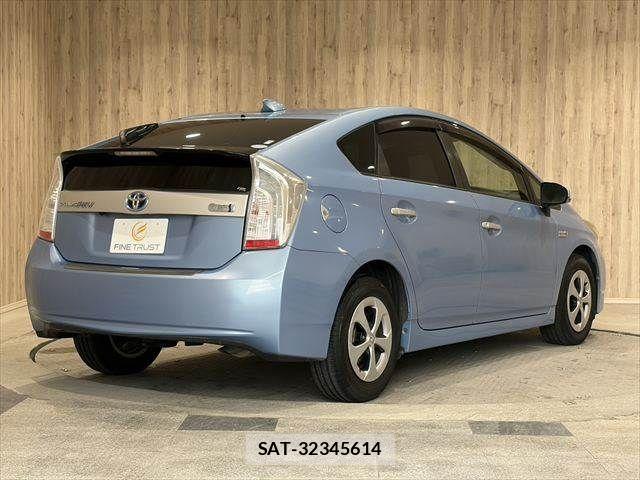 Toyota PRIUS PHV 2012-02 7060341-18