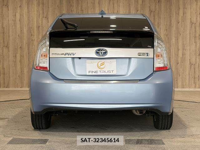 Toyota PRIUS PHV 2012-02 7060341-19